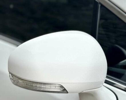 Белый Тойота Авенсис, объемом двигателя 1.8 л и пробегом 216 тыс. км за 10500 $, фото 3 на Automoto.ua