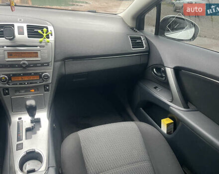 Белый Тойота Авенсис, объемом двигателя 1.8 л и пробегом 179 тыс. км за 11200 $, фото 16 на Automoto.ua