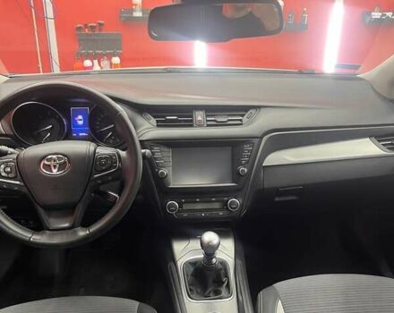 Белый Тойота Авенсис, объемом двигателя 1.6 л и пробегом 199 тыс. км за 14000 $, фото 4 на Automoto.ua