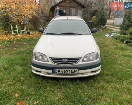 Белый Тойота Авенсис, объемом двигателя 2 л и пробегом 250 тыс. км за 3600 $, фото 2 на Automoto.ua