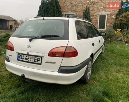 Белый Тойота Авенсис, объемом двигателя 2 л и пробегом 250 тыс. км за 3600 $, фото 5 на Automoto.ua