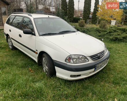 Белый Тойота Авенсис, объемом двигателя 2 л и пробегом 250 тыс. км за 3600 $, фото 3 на Automoto.ua