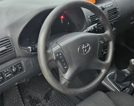 Белый Тойота Авенсис, объемом двигателя 1.8 л и пробегом 255 тыс. км за 5500 $, фото 3 на Automoto.ua