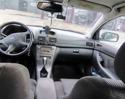 Белый Тойота Авенсис, объемом двигателя 1.99 л и пробегом 280 тыс. км за 4500 $, фото 2 на Automoto.ua