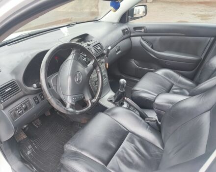 Белый Тойота Авенсис, объемом двигателя 2 л и пробегом 373 тыс. км за 2457 $, фото 5 на Automoto.ua