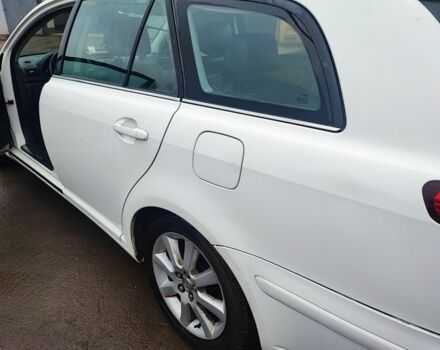 Белый Тойота Авенсис, объемом двигателя 2 л и пробегом 373 тыс. км за 2457 $, фото 4 на Automoto.ua