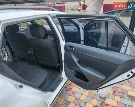 Белый Тойота Авенсис, объемом двигателя 2 л и пробегом 376 тыс. км за 5700 $, фото 18 на Automoto.ua