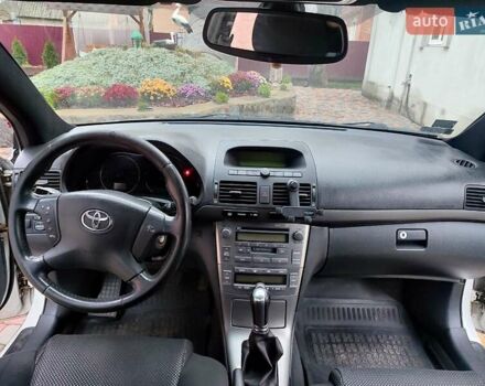 Белый Тойота Авенсис, объемом двигателя 2 л и пробегом 376 тыс. км за 5700 $, фото 16 на Automoto.ua