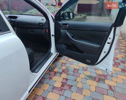 Белый Тойота Авенсис, объемом двигателя 2 л и пробегом 376 тыс. км за 5700 $, фото 13 на Automoto.ua