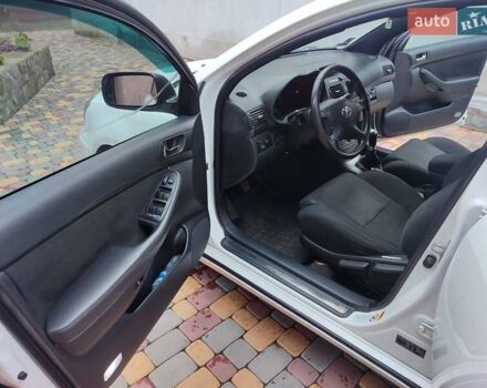Белый Тойота Авенсис, объемом двигателя 2 л и пробегом 376 тыс. км за 5700 $, фото 17 на Automoto.ua