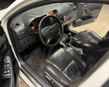 Белый Тойота Авенсис, объемом двигателя 2 л и пробегом 381 тыс. км за 3229 $, фото 8 на Automoto.ua