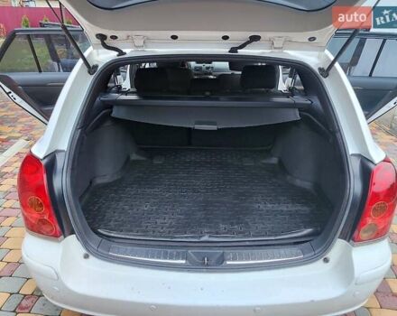 Белый Тойота Авенсис, объемом двигателя 2 л и пробегом 376 тыс. км за 5700 $, фото 10 на Automoto.ua