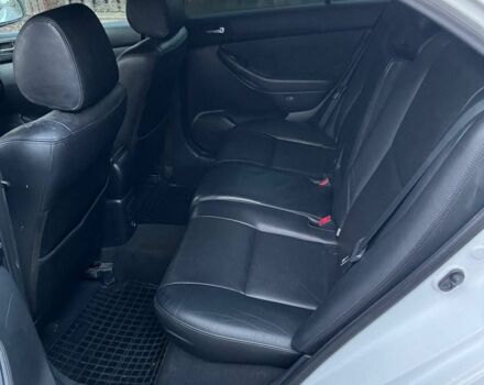 Белый Тойота Авенсис, объемом двигателя 2 л и пробегом 300 тыс. км за 2850 $, фото 7 на Automoto.ua