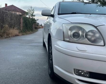 Белый Тойота Авенсис, объемом двигателя 2 л и пробегом 300 тыс. км за 2850 $, фото 1 на Automoto.ua