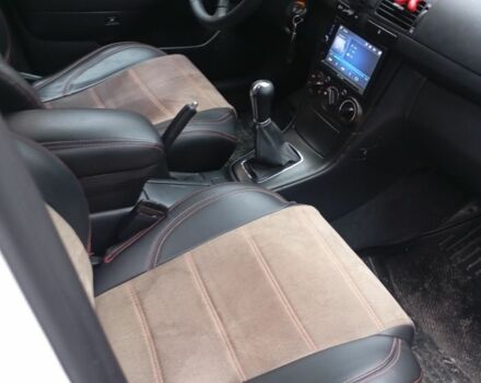 Білий Тойота Авенсіс, об'ємом двигуна 1.8 л та пробігом 240 тис. км за 5800 $, фото 5 на Automoto.ua