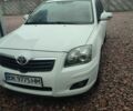 Белый Тойота Авенсис, объемом двигателя 2 л и пробегом 280 тыс. км за 6500 $, фото 1 на Automoto.ua