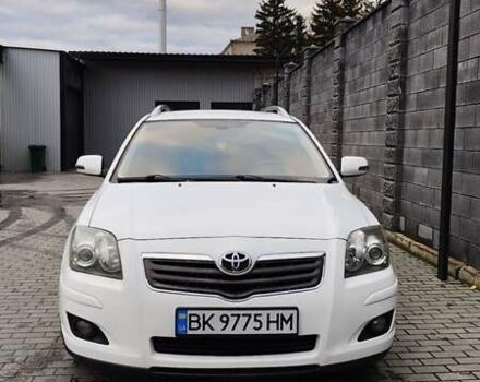 Белый Тойота Авенсис, объемом двигателя 2 л и пробегом 274 тыс. км за 6800 $, фото 1 на Automoto.ua