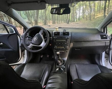 Білий Тойота Авенсіс, об'ємом двигуна 2.2 л та пробігом 241 тис. км за 7200 $, фото 6 на Automoto.ua