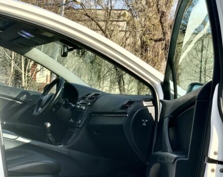 Белый Тойота Авенсис, объемом двигателя 2.2 л и пробегом 186 тыс. км за 7650 $, фото 22 на Automoto.ua