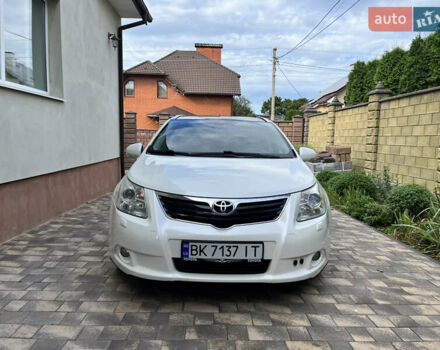 Белый Тойота Авенсис, объемом двигателя 2.23 л и пробегом 267 тыс. км за 9300 $, фото 1 на Automoto.ua