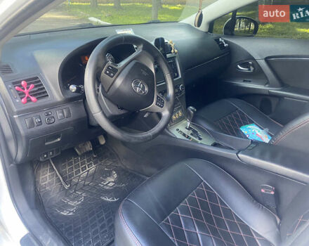 Белый Тойота Авенсис, объемом двигателя 2.2 л и пробегом 212 тыс. км за 9400 $, фото 10 на Automoto.ua