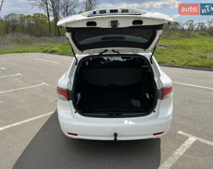 Белый Тойота Авенсис, объемом двигателя 2 л и пробегом 255 тыс. км за 8100 $, фото 7 на Automoto.ua