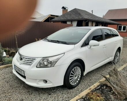 Белый Тойота Авенсис, объемом двигателя 2 л и пробегом 260 тыс. км за 9000 $, фото 1 на Automoto.ua