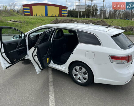 Белый Тойота Авенсис, объемом двигателя 2 л и пробегом 255 тыс. км за 8100 $, фото 16 на Automoto.ua