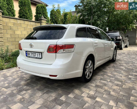 Белый Тойота Авенсис, объемом двигателя 2.23 л и пробегом 267 тыс. км за 9300 $, фото 3 на Automoto.ua
