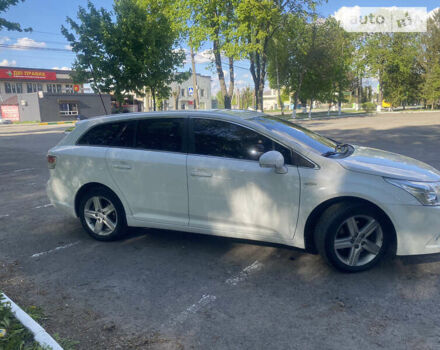 Белый Тойота Авенсис, объемом двигателя 2.2 л и пробегом 212 тыс. км за 9400 $, фото 2 на Automoto.ua