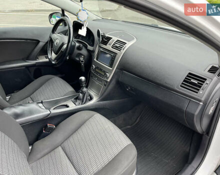 Белый Тойота Авенсис, объемом двигателя 2 л и пробегом 255 тыс. км за 8100 $, фото 12 на Automoto.ua