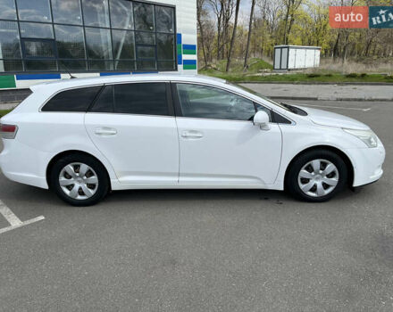 Белый Тойота Авенсис, объемом двигателя 2 л и пробегом 255 тыс. км за 8100 $, фото 3 на Automoto.ua