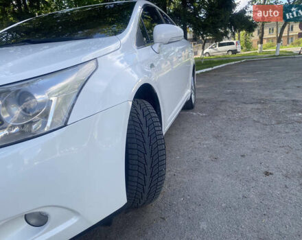 Белый Тойота Авенсис, объемом двигателя 2.2 л и пробегом 212 тыс. км за 9400 $, фото 4 на Automoto.ua