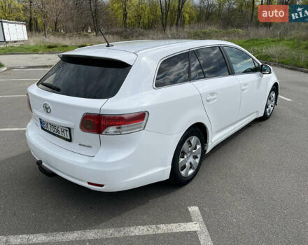 Белый Тойота Авенсис, объемом двигателя 2 л и пробегом 255 тыс. км за 8100 $, фото 4 на Automoto.ua
