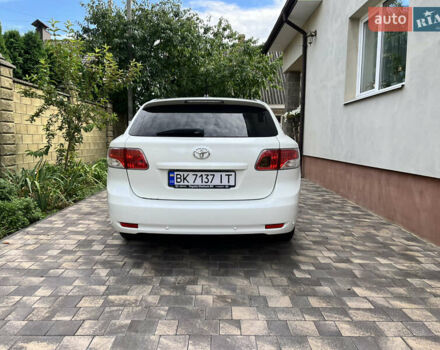 Белый Тойота Авенсис, объемом двигателя 2.23 л и пробегом 267 тыс. км за 9300 $, фото 4 на Automoto.ua