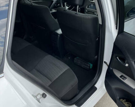 Белый Тойота Авенсис, объемом двигателя 2 л и пробегом 255 тыс. км за 8100 $, фото 10 на Automoto.ua