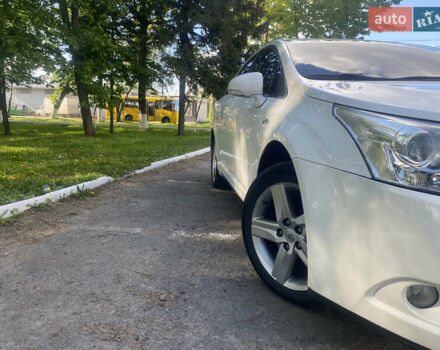 Белый Тойота Авенсис, объемом двигателя 2.2 л и пробегом 212 тыс. км за 9400 $, фото 3 на Automoto.ua