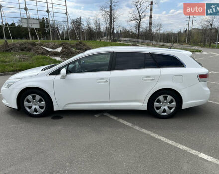 Белый Тойота Авенсис, объемом двигателя 2 л и пробегом 255 тыс. км за 8100 $, фото 2 на Automoto.ua