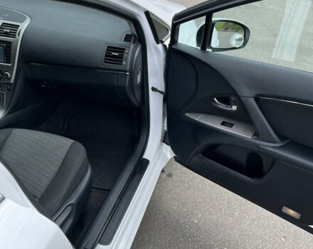 Белый Тойота Авенсис, объемом двигателя 2 л и пробегом 255 тыс. км за 8100 $, фото 13 на Automoto.ua
