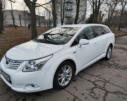 Белый Тойота Авенсис, объемом двигателя 2.2 л и пробегом 310 тыс. км за 8900 $, фото 1 на Automoto.ua