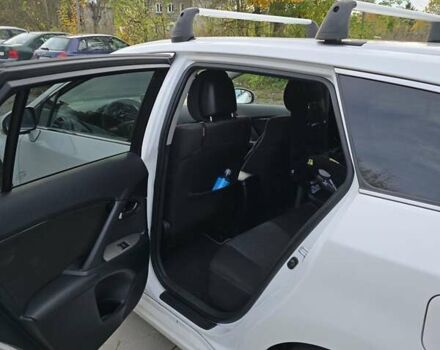 Белый Тойота Авенсис, объемом двигателя 1.99 л и пробегом 277 тыс. км за 9900 $, фото 1 на Automoto.ua