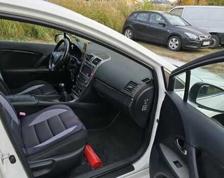 Белый Тойота Авенсис, объемом двигателя 1.99 л и пробегом 277 тыс. км за 9900 $, фото 9 на Automoto.ua