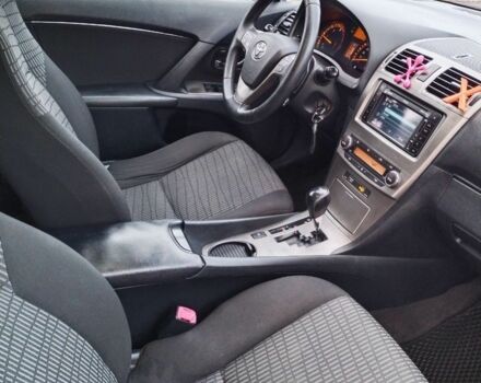 Белый Тойота Авенсис, объемом двигателя 2.2 л и пробегом 310 тыс. км за 8900 $, фото 6 на Automoto.ua