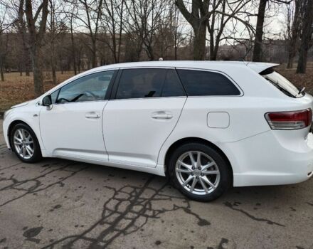 Белый Тойота Авенсис, объемом двигателя 2.2 л и пробегом 310 тыс. км за 8900 $, фото 2 на Automoto.ua