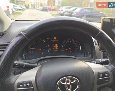 Белый Тойота Авенсис, объемом двигателя 1.99 л и пробегом 277 тыс. км за 9900 $, фото 2 на Automoto.ua