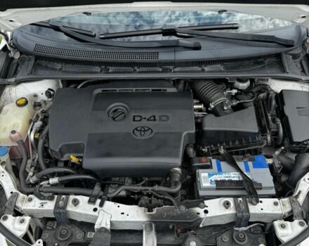 Белый Тойота Авенсис, объемом двигателя 2 л и пробегом 270 тыс. км за 9000 $, фото 4 на Automoto.ua