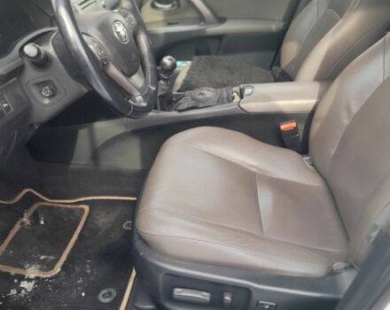 Белый Тойота Авенсис, объемом двигателя 2.2 л и пробегом 263 тыс. км за 10100 $, фото 6 на Automoto.ua