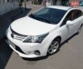 Белый Тойота Авенсис, объемом двигателя 2 л и пробегом 125 тыс. км за 10977 $, фото 1 на Automoto.ua