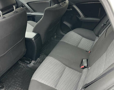 Белый Тойота Авенсис, объемом двигателя 2 л и пробегом 270 тыс. км за 8800 $, фото 7 на Automoto.ua