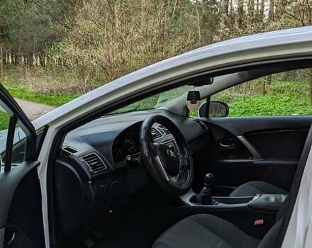 Белый Тойота Авенсис, объемом двигателя 2.2 л и пробегом 235 тыс. км за 9999 $, фото 14 на Automoto.ua